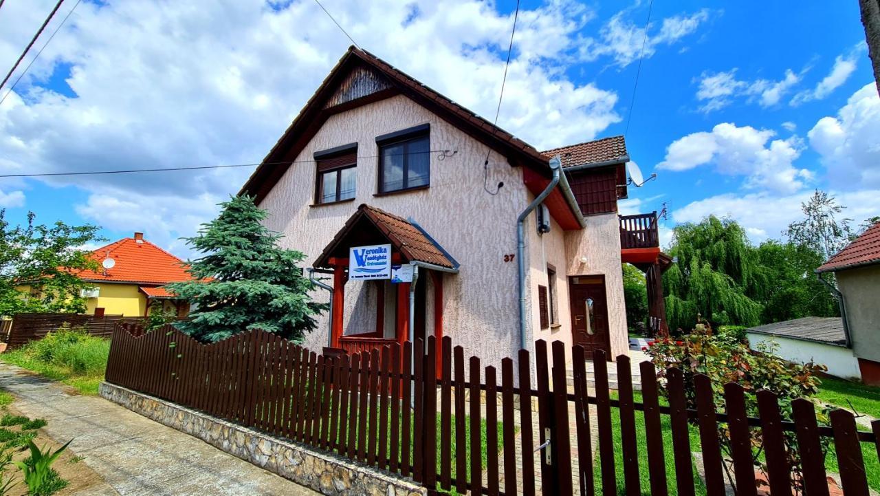 Veronika Guesthouse Dravatamasi Buitenkant foto