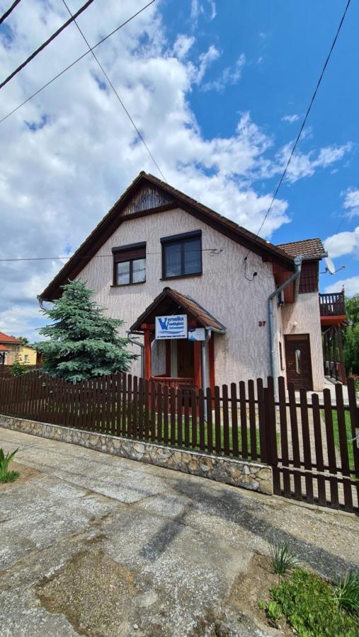 Veronika Guesthouse Dravatamasi Buitenkant foto