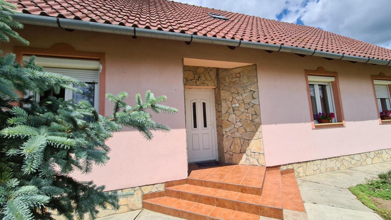 Veronika Guesthouse Dravatamasi Buitenkant foto