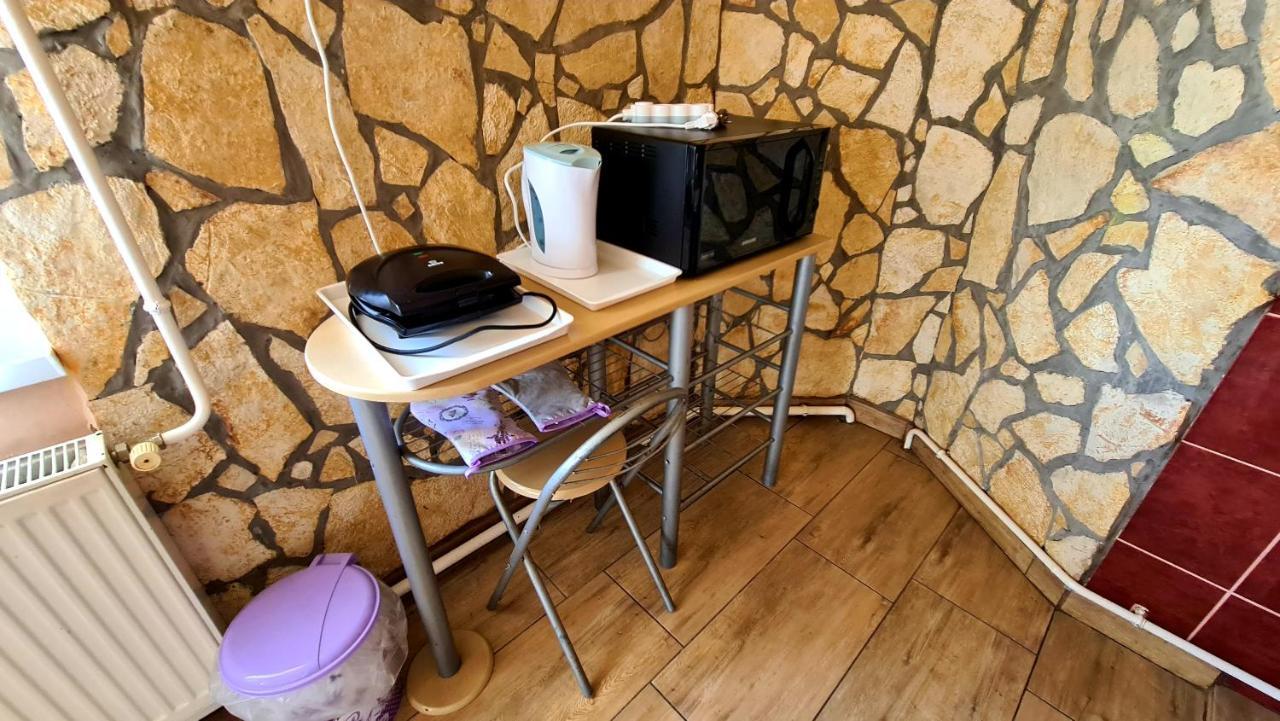 Veronika Guesthouse Dravatamasi Buitenkant foto