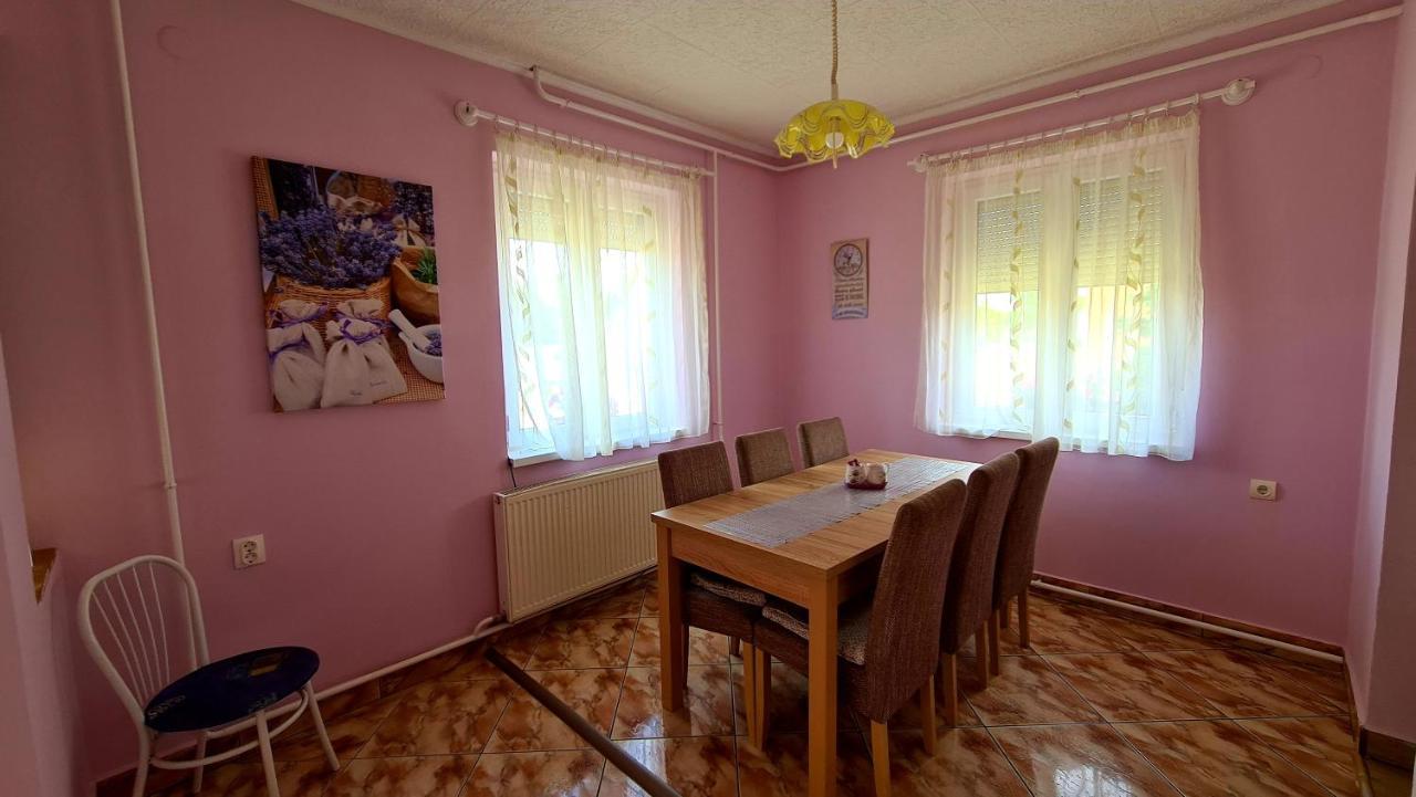 Veronika Guesthouse Dravatamasi Buitenkant foto