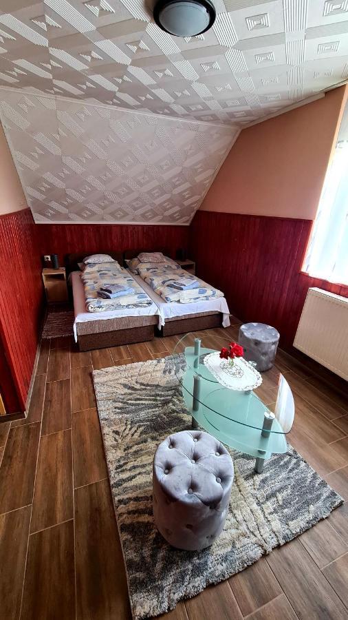 Veronika Guesthouse Dravatamasi Buitenkant foto