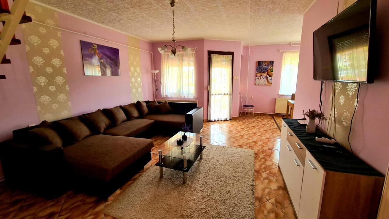 Veronika Guesthouse Dravatamasi Buitenkant foto