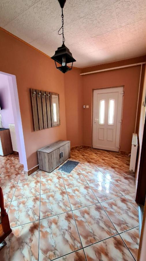 Veronika Guesthouse Dravatamasi Buitenkant foto