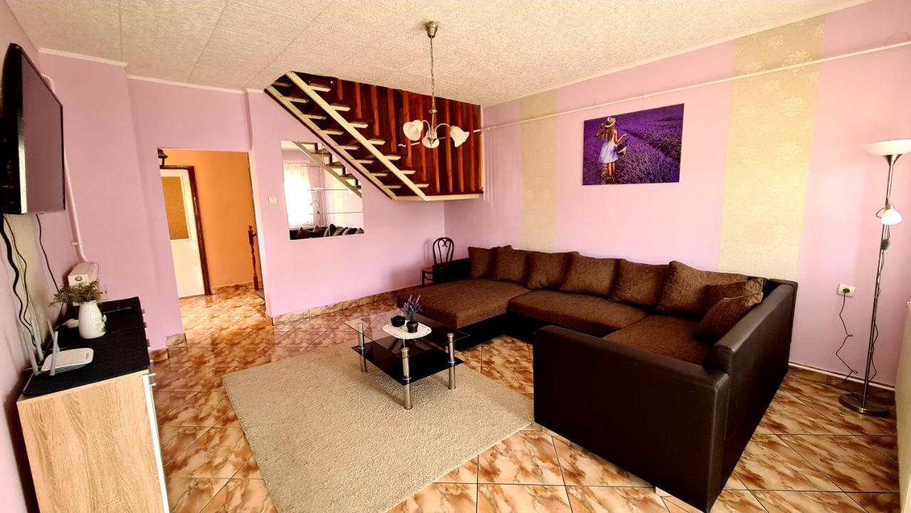 Veronika Guesthouse Dravatamasi Buitenkant foto
