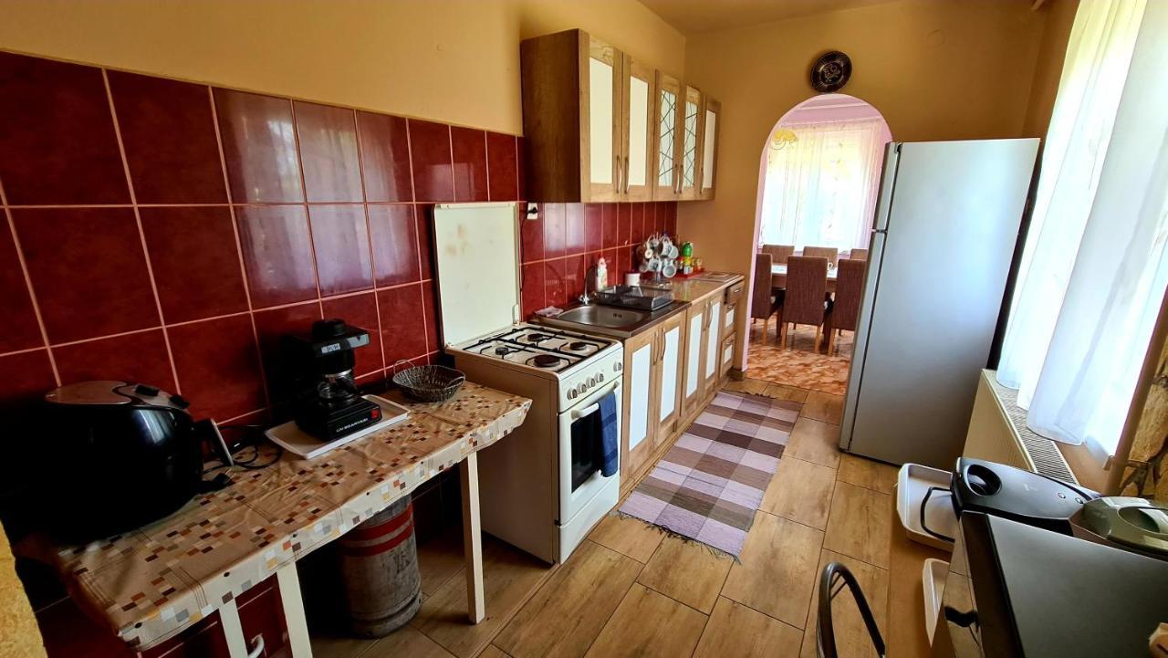 Veronika Guesthouse Dravatamasi Buitenkant foto