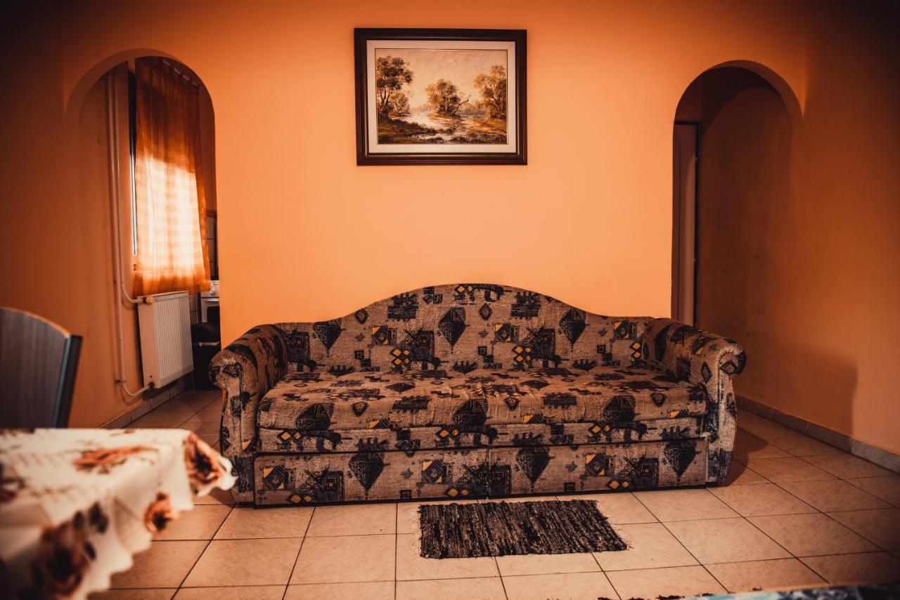 Veronika Guesthouse Dravatamasi Buitenkant foto
