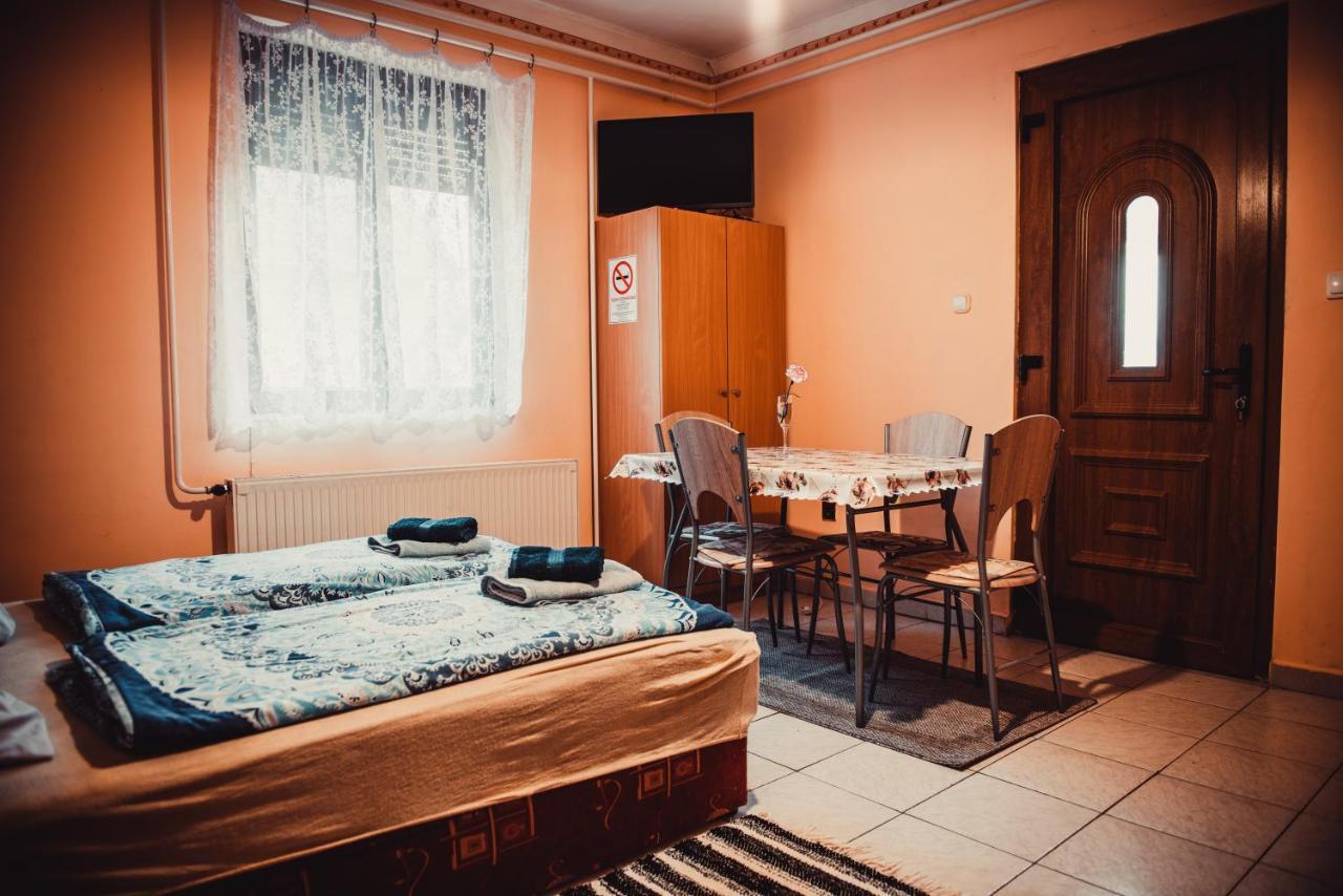 Veronika Guesthouse Dravatamasi Buitenkant foto