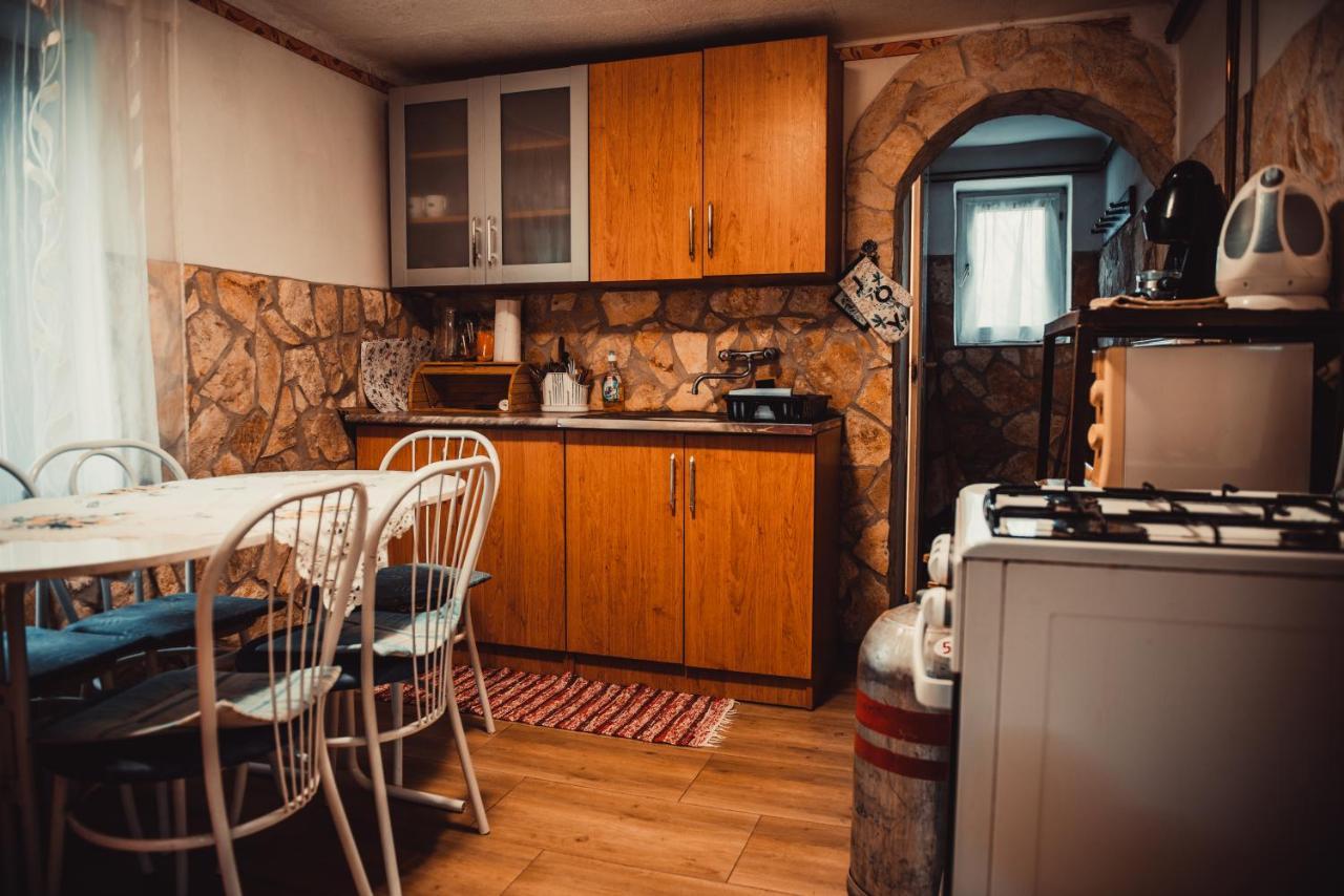 Veronika Guesthouse Dravatamasi Buitenkant foto
