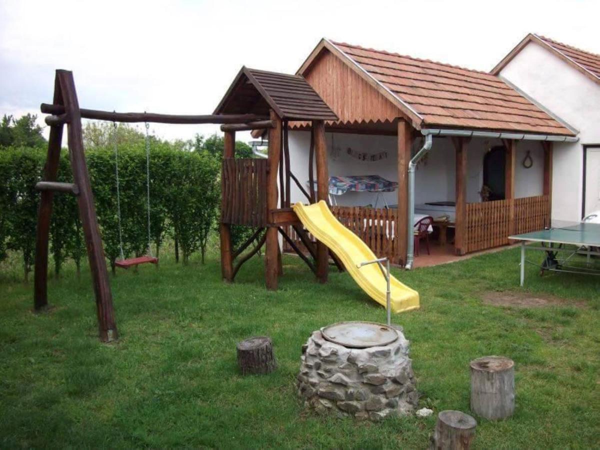 Veronika Guesthouse Dravatamasi Buitenkant foto