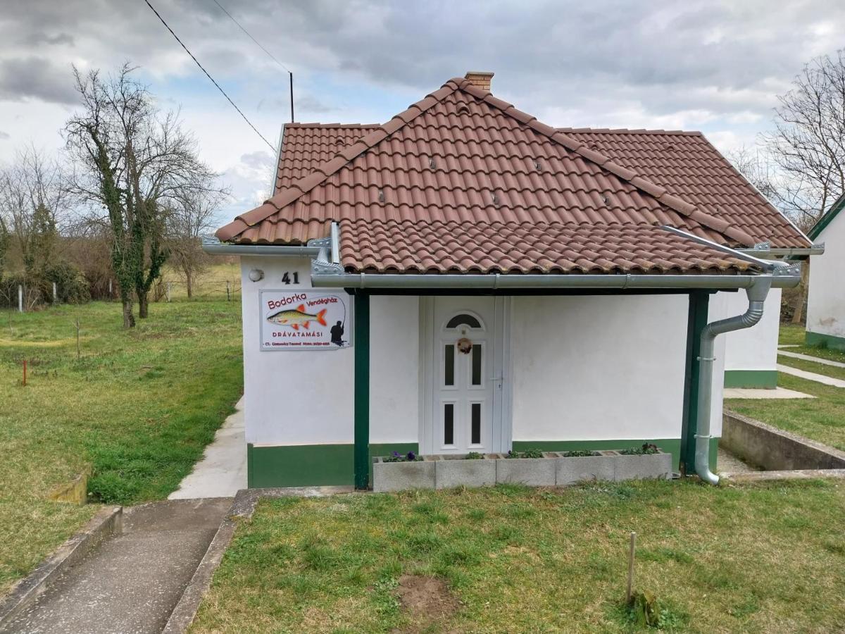 Veronika Guesthouse Dravatamasi Buitenkant foto