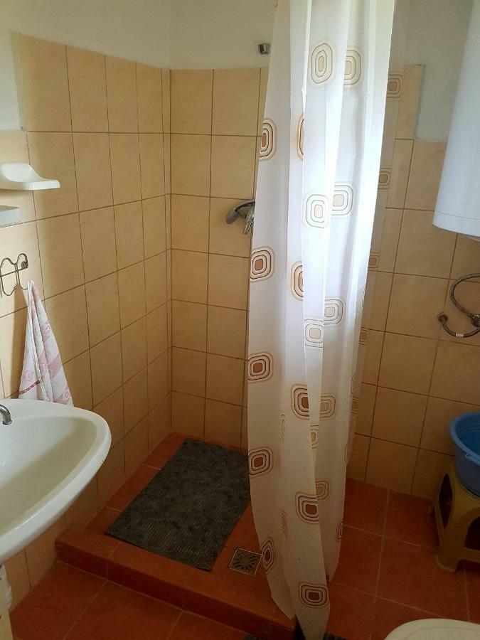 Veronika Guesthouse Dravatamasi Buitenkant foto