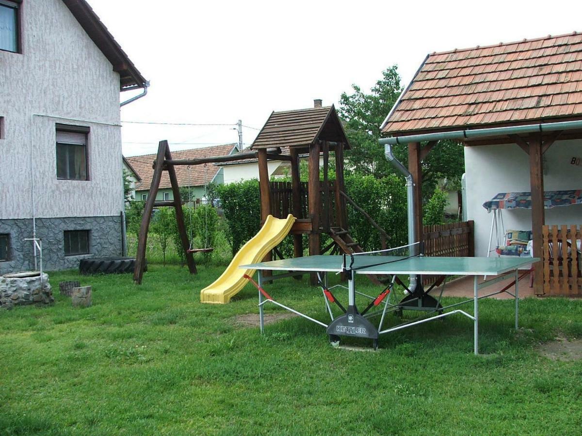 Veronika Guesthouse Dravatamasi Buitenkant foto