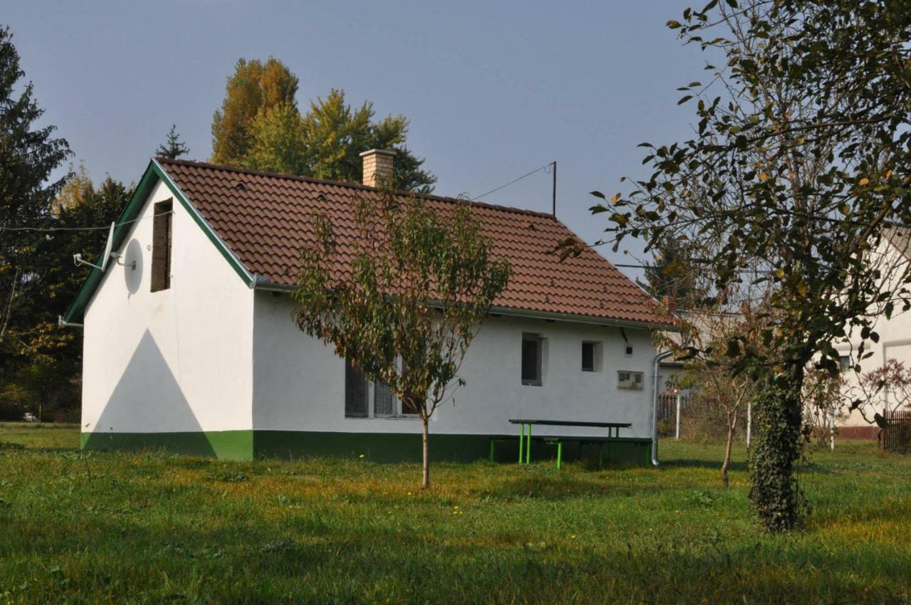 Veronika Guesthouse Dravatamasi Buitenkant foto